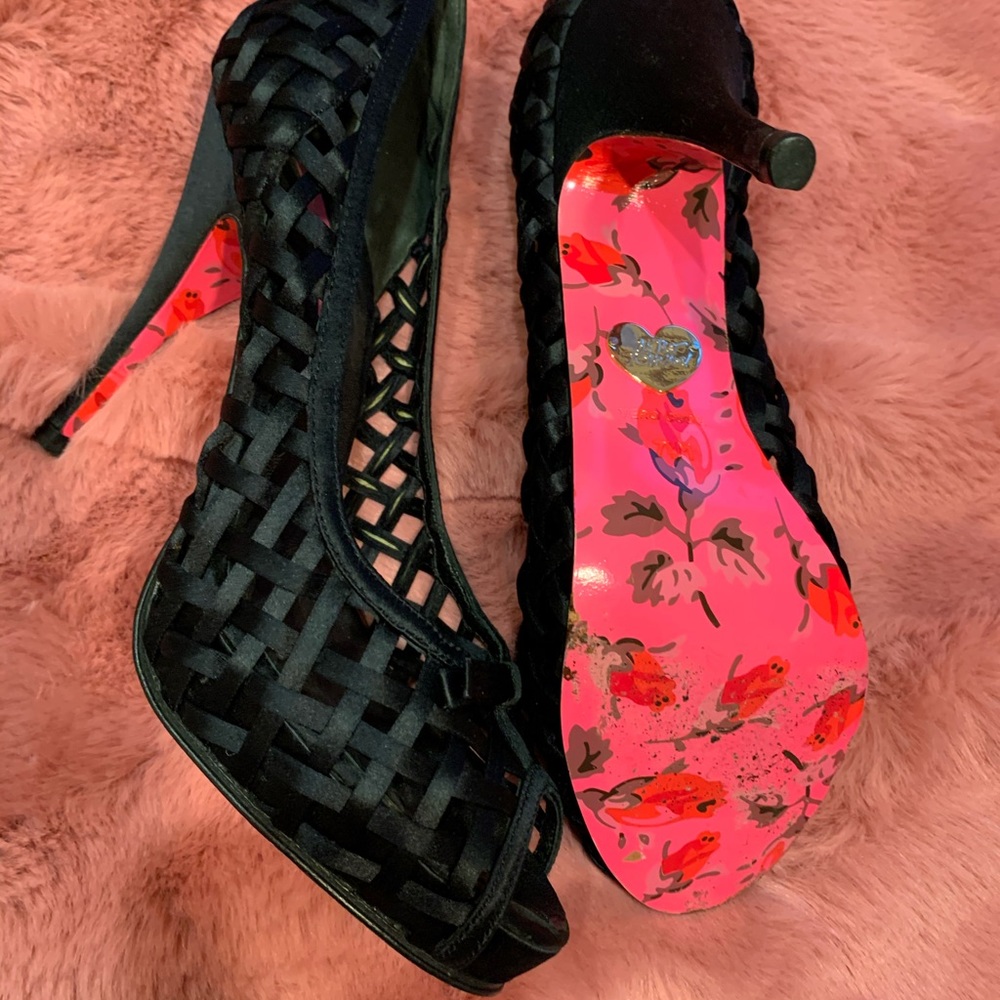 Betsy Johnson Black satin lattice platform heels